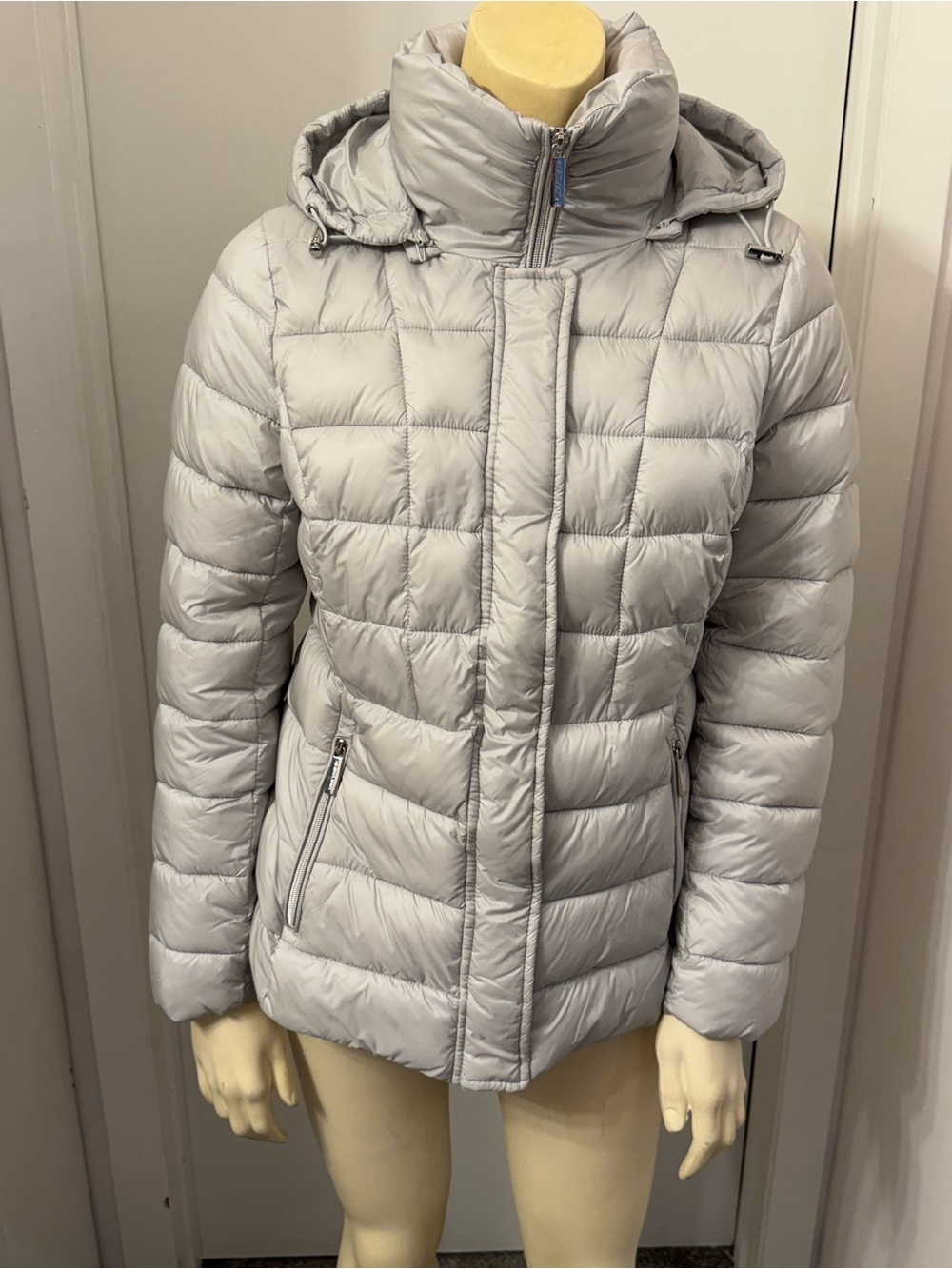 Michael Kors Light Gray Quilted Hooded Puffer Jacket. New without tag.